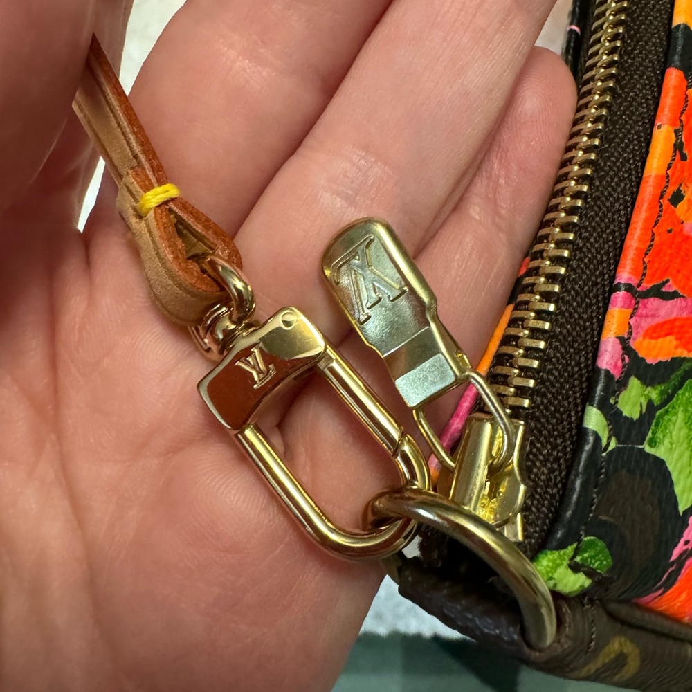 Louis Vuitton RARE Roses Pochette Accessories in like new condition - Picture 8 of 11